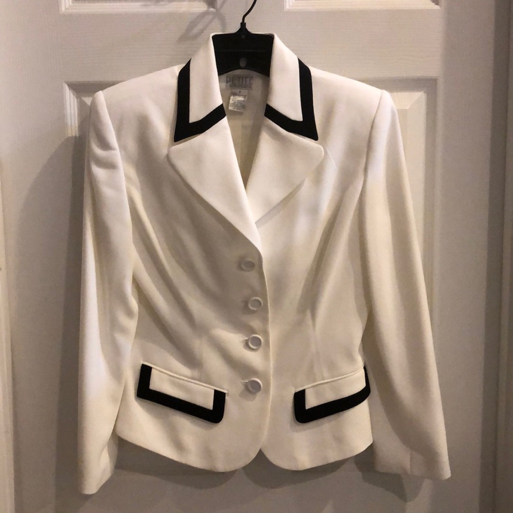 Beautiful Petite Sophisticate Suit EUC